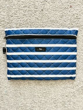 NWTScout Navy and White Quilted Stripe Pouch